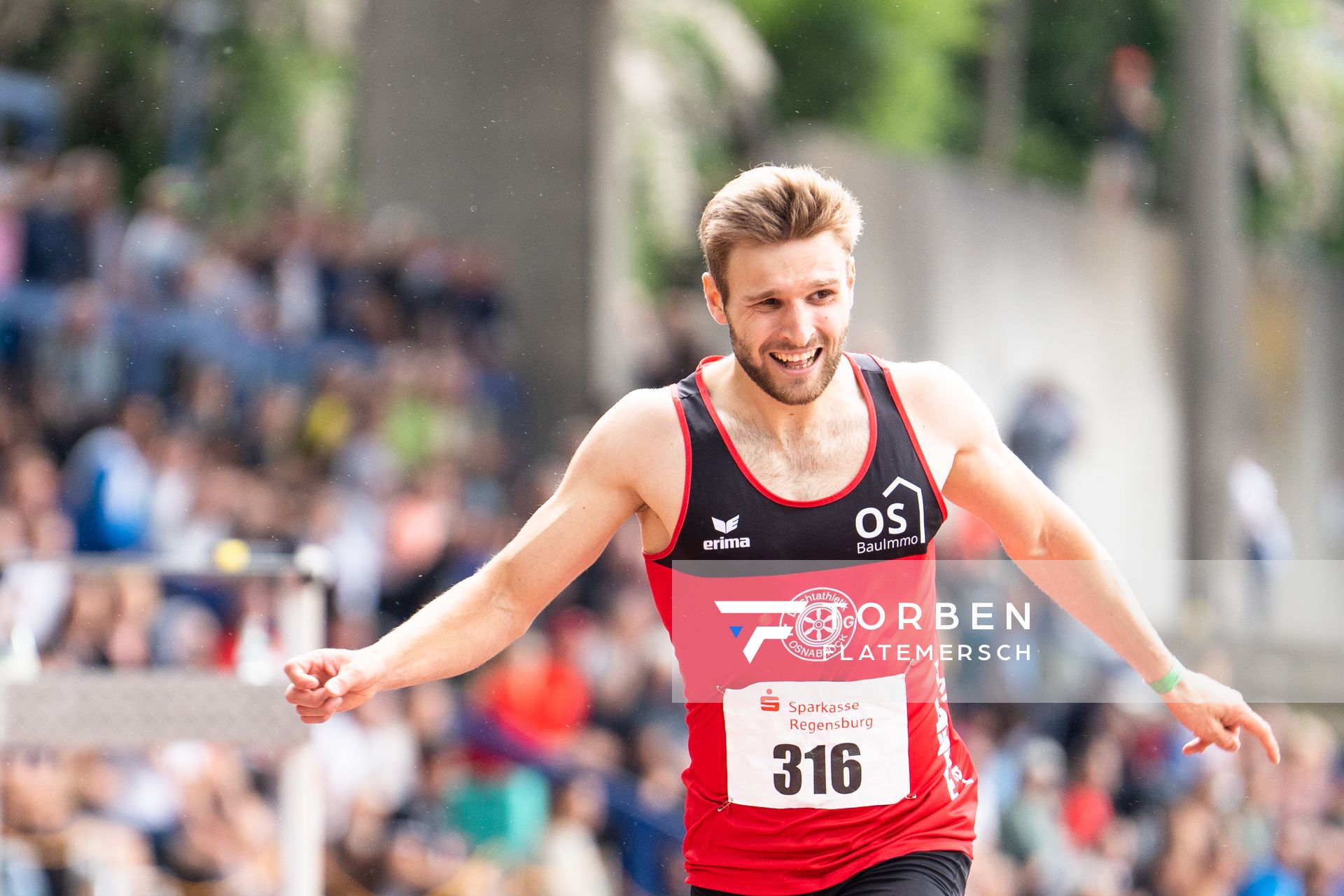 Fabian Dammermann (LG Osnabrueck) im Ziel nach 400m am 04.06.2022 waehrend der Sparkassen Gala in Regensburg